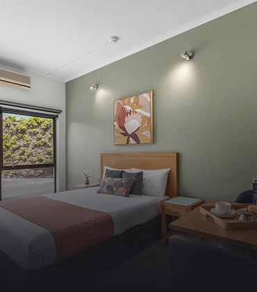 gerlong-apartments-featured-Standard-Queen-Bedroom